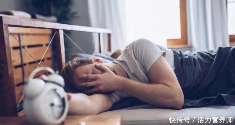 几点算是熬夜最佳睡眠时间是多少(11点睡算不算熬夜？最佳睡眠不是8个小时？有关睡眠的4个真相)