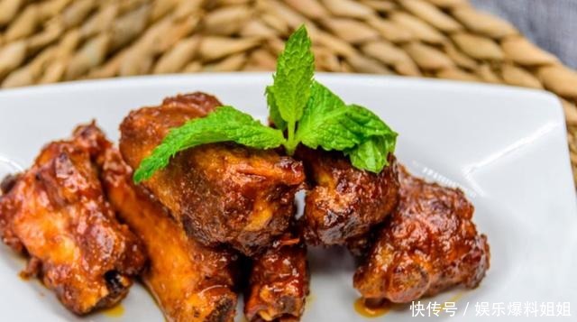 炖排骨|反复提醒,炖排骨时万万别先焯水,牢记这2步,排骨鲜嫩无腥味