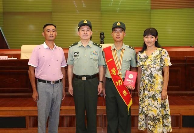  扫码|早安金华丨驻金部队战士王亮荣立一等功；多地叫停加油站扫码支付