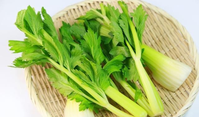  难怪|炒这4种菜，最忌讳放葱姜蒜！不少人都搞错，难怪口感不好味道差