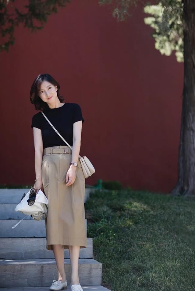  瞬间|40岁女人“大妈感”拉低档次，多穿这几条裙子，颜值气质瞬间提升