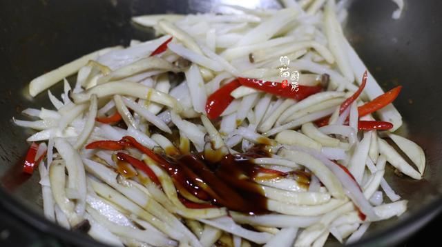  夏天|夏天，我家常吃这碱性食物，素炒花不了几块钱，佐粥拌饭都合适