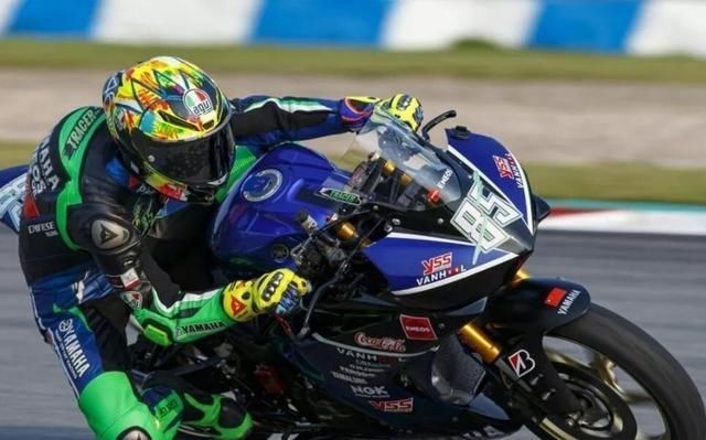  骑摩托车|王一博与韩东君提及辛酸过往，骑摩托出事，被甩出三四十米开外