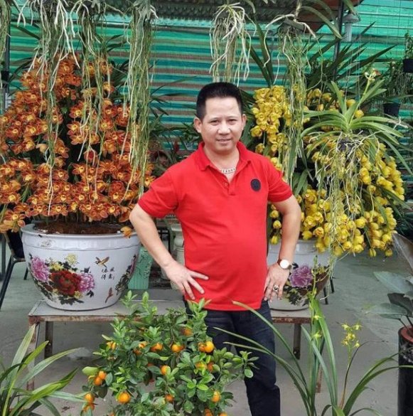 直播|女子烧烤店吃出虫子，老板知道后逼她下跪直播道歉