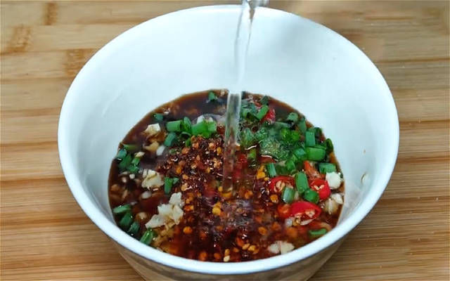 豌豆淀粉|夏天来了,教你黄瓜很清爽的做法,吃起来爽滑又Q弹