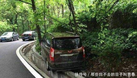 幽默|搞笑图片幽默段子笑话: 哈哈哈,妹子你的两条裤袜颜色不一样啊