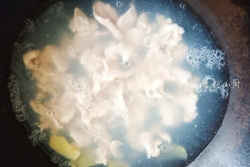  胸肉片|鸡胸肉这做法，不炸不煎，不放一滴油，营养低脂，美味又简单