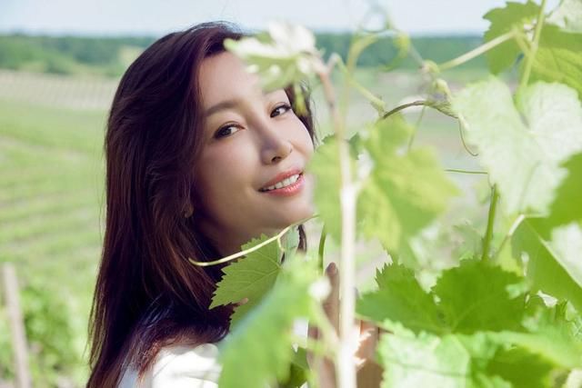  重金|她曾花重金给单眼皮上保险，后来却割了双眼皮，背后原因令人唏嘘