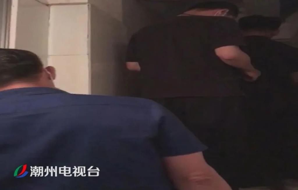  缴获|饶平捣毁一售卖个人身份证件的犯罪团伙，缴获涉案证件高达2400多张