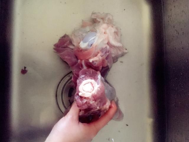  身上|猪身上此部位比排骨还要香，1斤不到10元，炖一锅吃一天