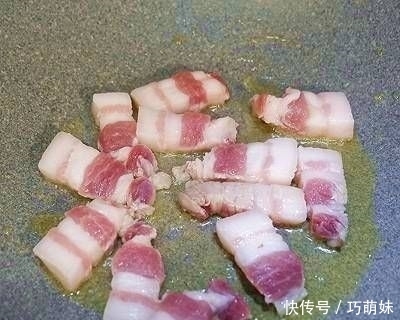  不吃|如果孩子们不吃胡萝卜怎么办？炖一锅五花肉烧胡萝卜菜，营养可口