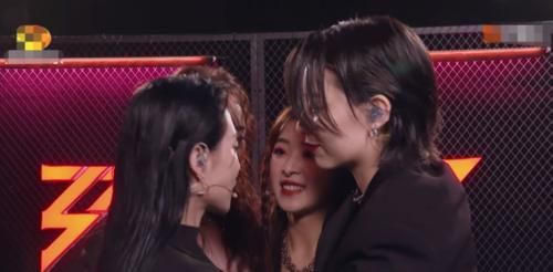  位姐姐|《乘风破浪》三公曝光，张萌和徐艺洋撞造型，大碗宽面组“内斗”