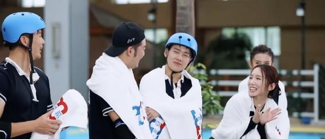  笑容|《奔跑吧》迎来最美女嘉宾，笑容甜美，张大大秒变“娇滴滴”少女