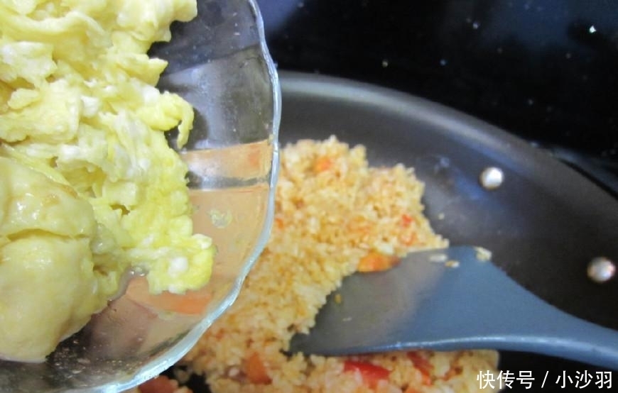 蛋炒饭|大排档老板: 蛋炒饭别只会放酱油! 多放一点它, 美味提升1倍