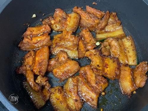 好极了|这是五花肉最好吃的做法,不放油,不放水,焦香软嫩口感好极了