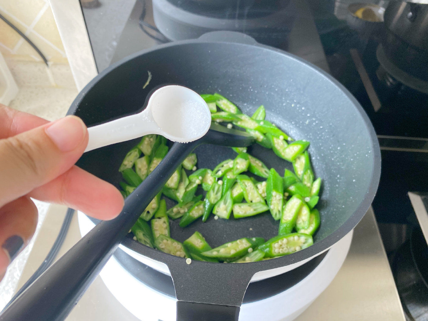  摸起来|三伏天最爱这道快手菜，清香脆嫩又鲜美，三分钟上桌人人都爱吃