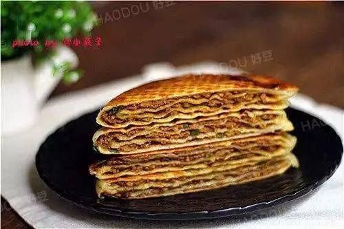  满满的|这个饼每一层都有满满的肉馅，做起来还超简单！