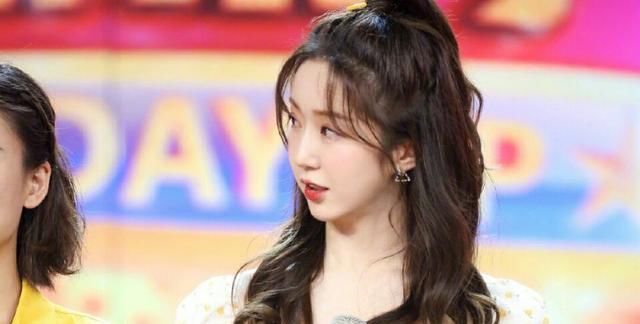  选手|《天天向上》曾经的实习生伍雅露，参加选秀后，从台下走到了台上