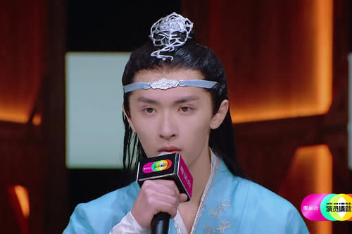  表演结束后|演员请就位：粉丝滤镜有多可怕？导演全黑脸，台下女观众却在欢呼