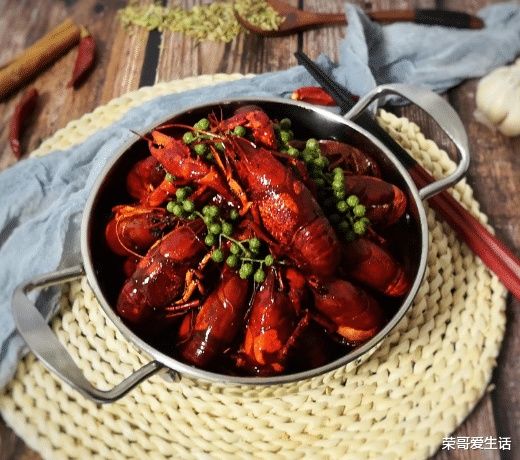 龙虾|一道川菜口味的“鲜花椒炒龙虾”,每吃上一口,会让你欲罢不能