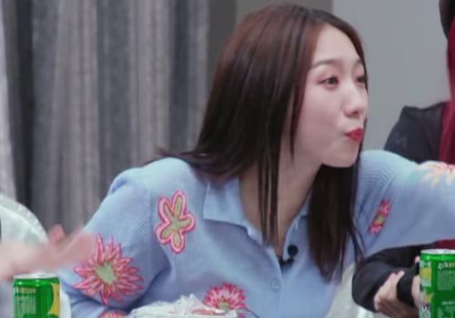  听到|孟美岐睡着之后，吴宣仪打电话，听到内容，也就只有你可以