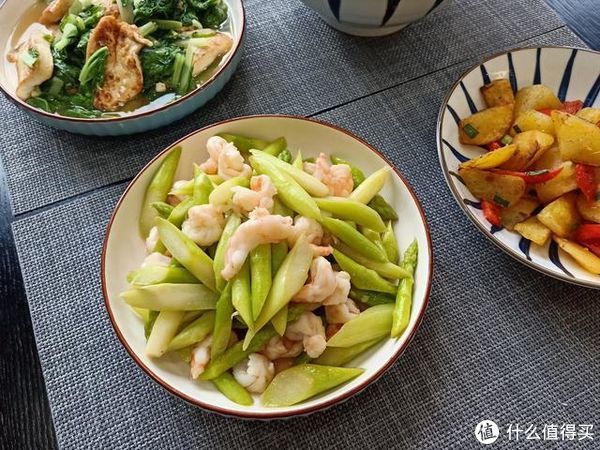 晚餐|就爱这些清新的小菜！一家三口的晚餐走红朋友圈：太有仪式感了