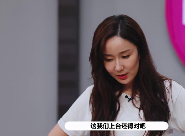  脱妆|娄艺潇大口吃火锅，因蒸汽太大导致脱妆，网友：33岁颜值很真实