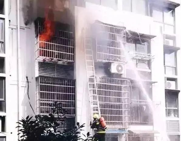  夺命|防盗窗化身“夺命笼”？别不信！