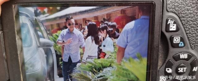  笑容|赵丽颖录《中餐厅》再曝路透照，笑容明媚，黄晓明林大厨热情接待