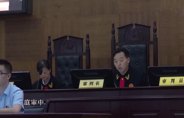 故意伤害罪|男子骑车时向他人吐口水 拒绝道歉态度恶劣 被打致粉碎性骨折
