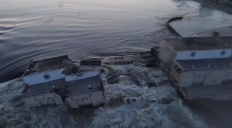 乌克兰卡霍夫卡水电站大坝遭破坏，泽连斯基召集紧急会议