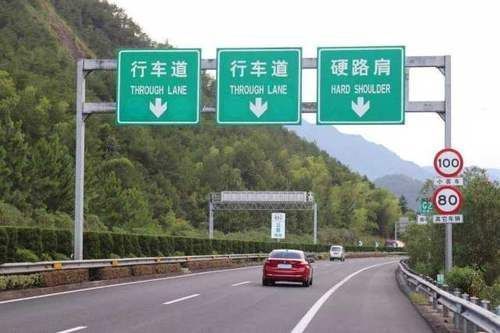 跑高速|高速跑长途，把汽车停服务区休息时，有必要打开机盖散热吗？