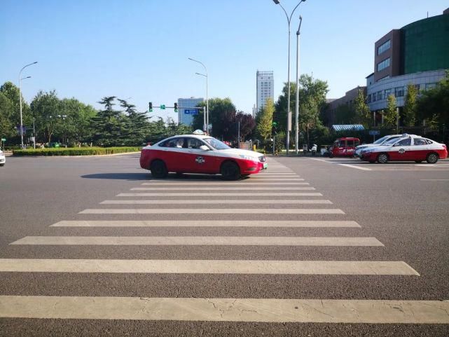 路口|曝光！平谷区医院路口行人闯红灯，你认识吗？