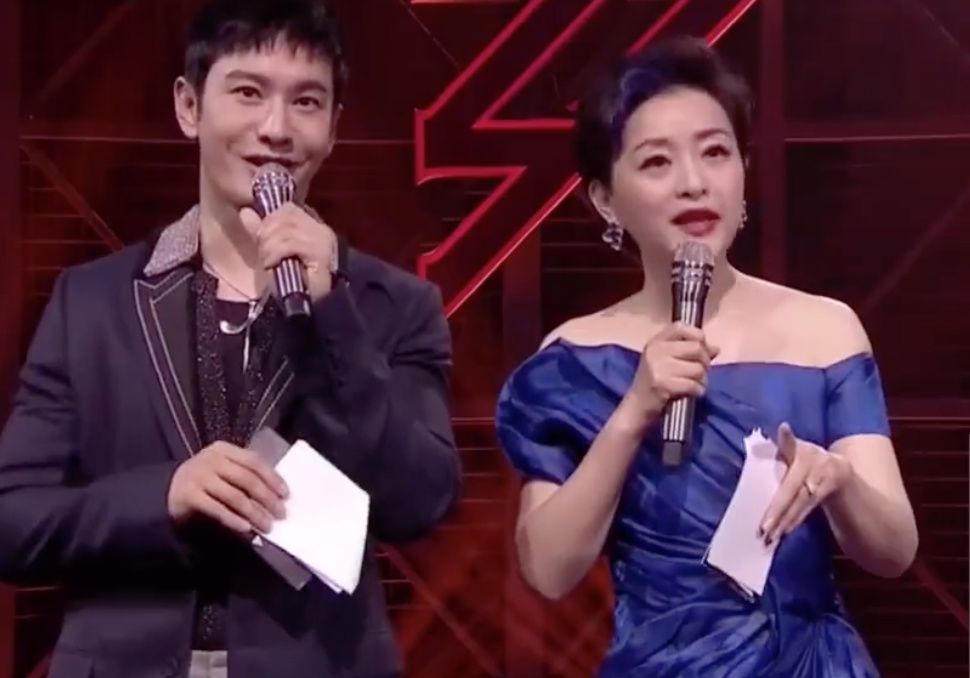  宁静|《姐姐》成团夜麻烦多：宁静出错让杨澜很尴尬，黄晓明主持爱抢话