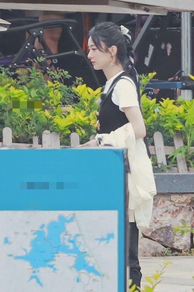  工作|《中餐厅》正式杀青！大合影赵丽颖站C位，杨超越站却在角落