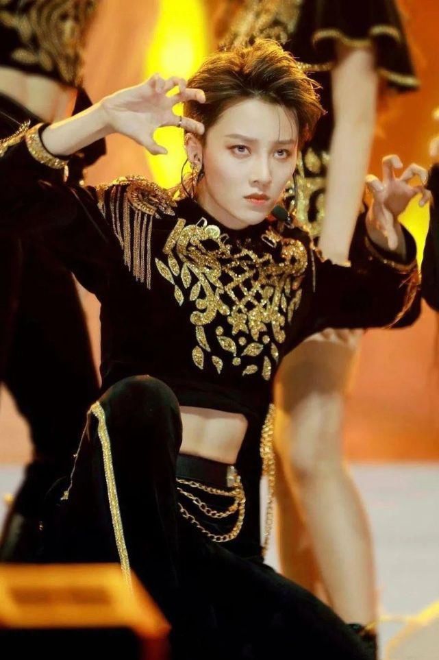  服装|关于流苏你知道多少？装点服装当配饰都好看，灵动精致的不得了