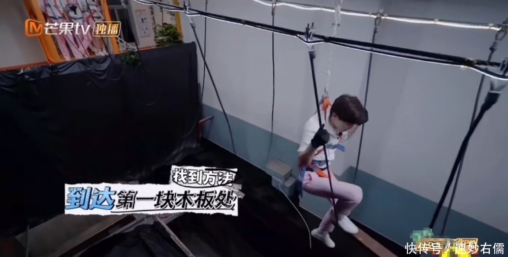 厉害|密室大逃脱邓伦最新帅照来袭!第一个走吊桥展现惊人臂力,好厉害