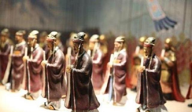 皇帝|古代没有普通话，皇帝上朝如何面对各地方言的轰炸呢？