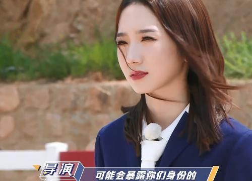  祖儿摔倒|宋祖儿狼狈倒地，蔡徐坤为她抱不平，谁注意美岐的反应？镜头拍着呢