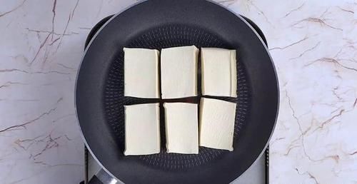  轻轻|煎豆腐容易碎，掌握这五个技巧，让你煎出来的豆腐完整又美味