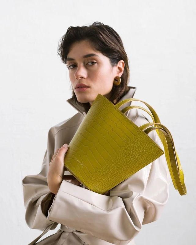  大牌|如果你有5000块，是攒钱买大牌包还是买小众品牌？