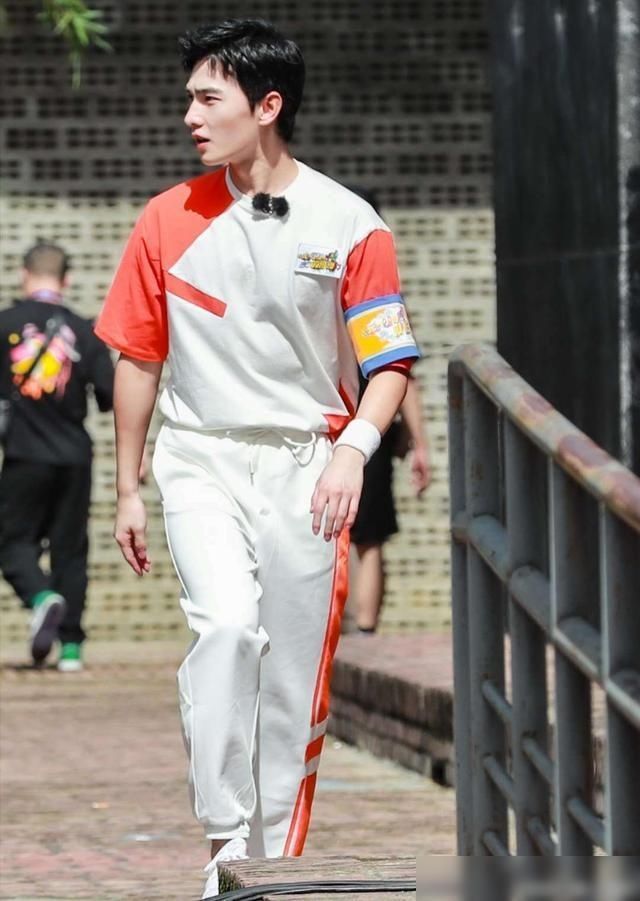  王鹤棣|《元气满满的哥哥》上班图来啦！黄明昊、杨洋等人状态超好