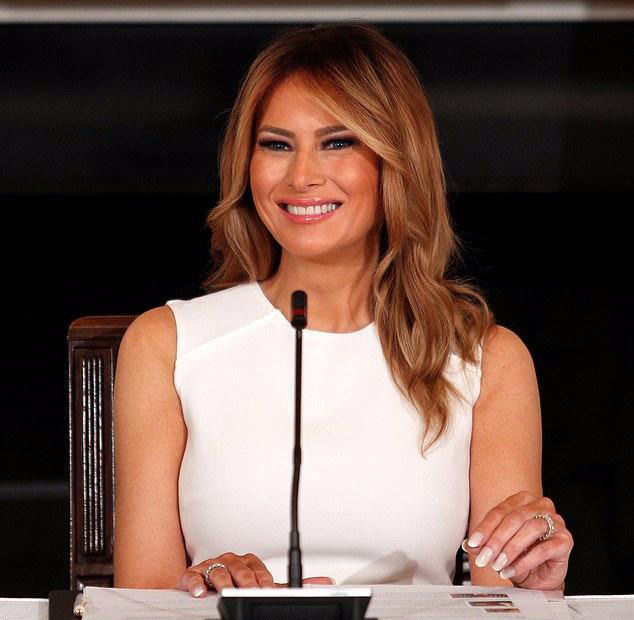  翻车|梅拉尼娅仪态变差！穿紧身白裙肚腩鼓鼓大翻车，显胖10斤也自信