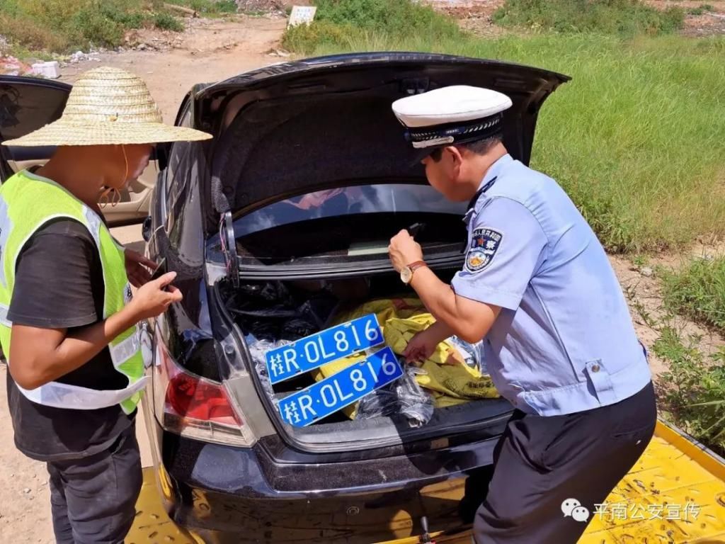  检查|平南一男子驾车冲卡逃避检查，被抓了