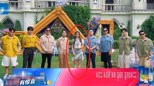 公主|baby“公主”扮相出场,原相机扫过她身材,无P图的腿型很真实