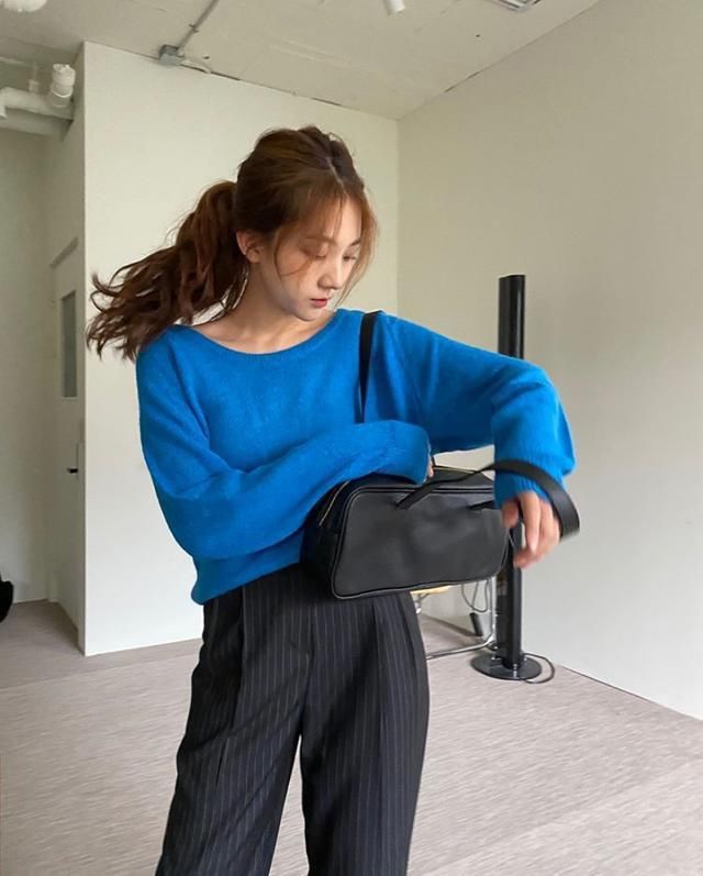 用它搭配上|初秋必备的“针织衫”，这样搭配起来，时髦气质到不行