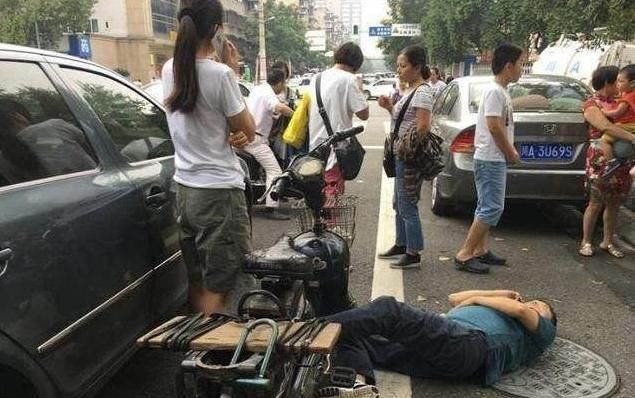  开车|开车门时应当注意什么？亲身经历告诉你，差点酿成无法挽救的大祸