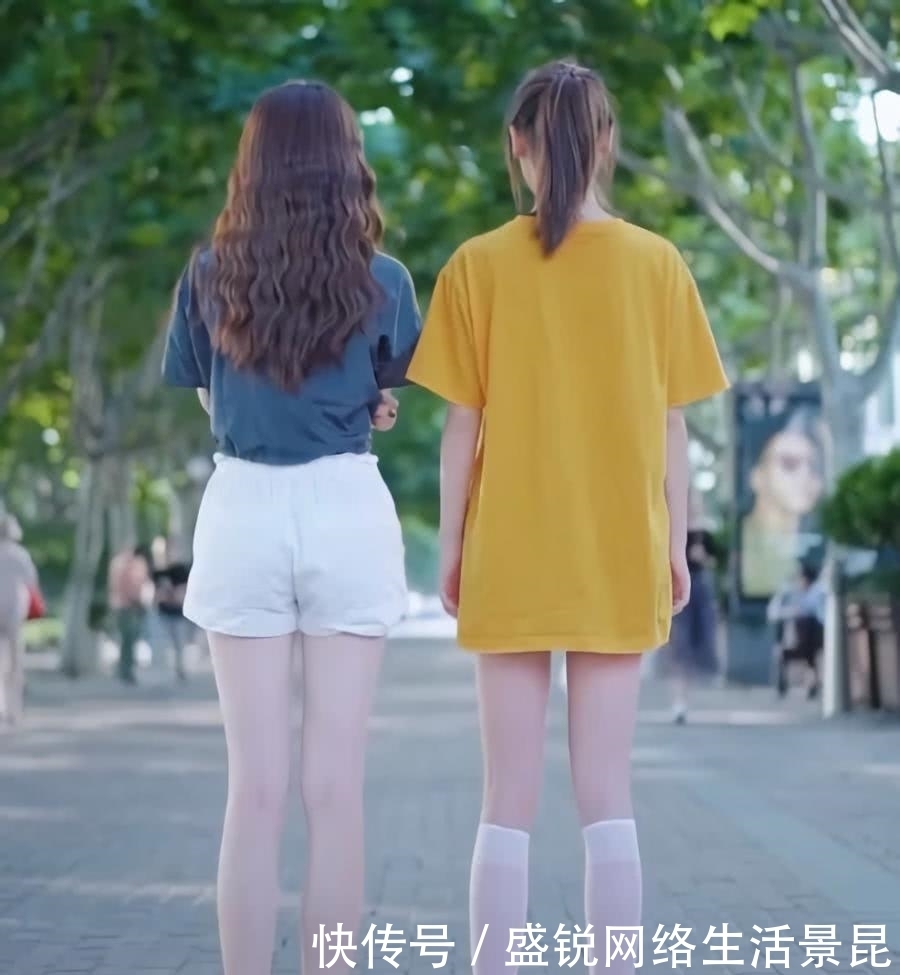 区别|终于知道露袜子和不露袜子的区别了!前者比后者显胖一圈,跪了!