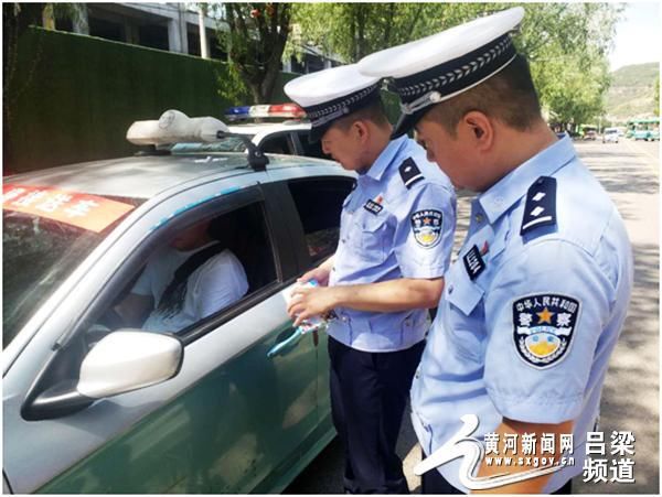  网约|柳林交警大队开展网约车、出租车行业使用安全带示范活动