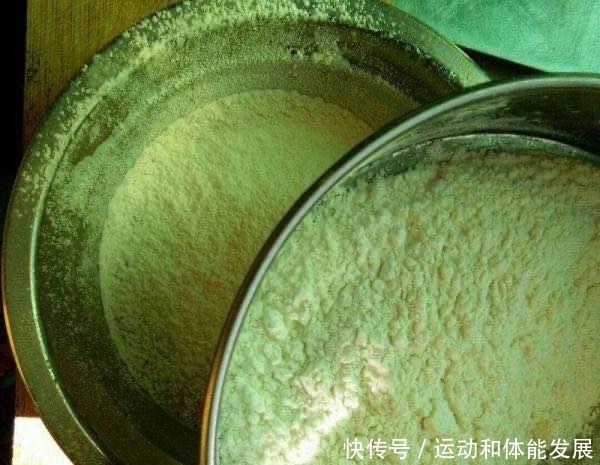 创意|鸡蛋饼做法的创意甜品,画一画煎一煎,轻松解锁双色蕾丝蛋卷